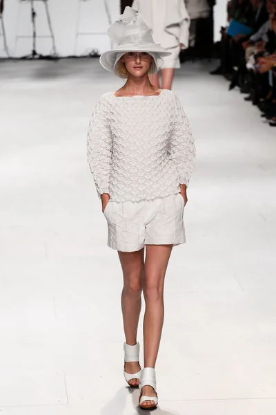 Look 2